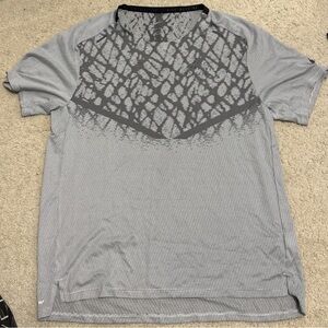 Nike Men's Short Sleeve Performance Tee in Light Gray with Dark Gray Chest Print